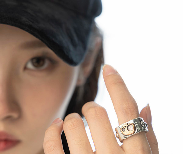 Γυναικείο ατσάλινο δαχτυλίδι σε ασημί χρώμα νέο μοντέλο