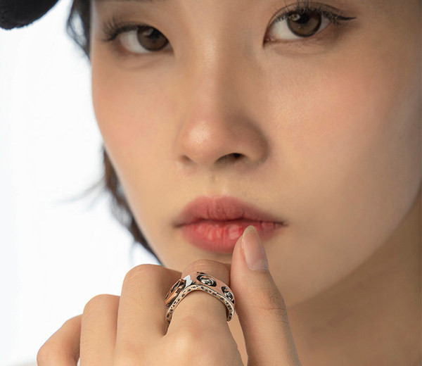 Γυναικείο ατσάλινο δαχτυλίδι σε ασημί χρώμα νέο μοντέλο