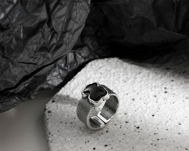 Γυναικείο φαρδύ δαχτυλίδι με διακόσμηση