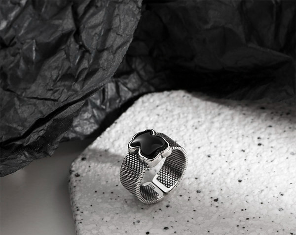 Γυναικείο φαρδύ δαχτυλίδι με διακόσμηση