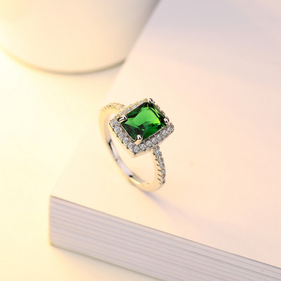 Дамски пръстен с камък в няколко цвята