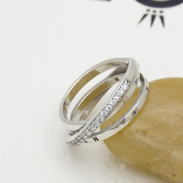 Ženski prsten tipa prsten s kamenčićima