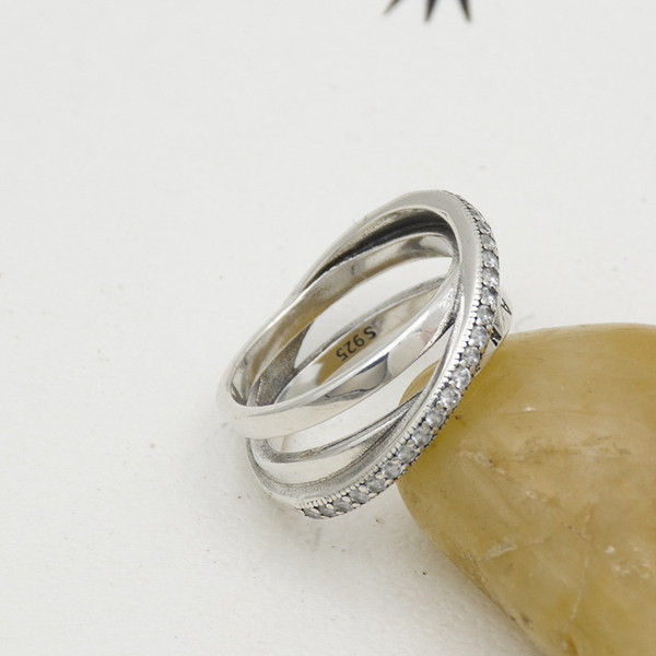 Ženski prsten tipa prsten s kamenčićima