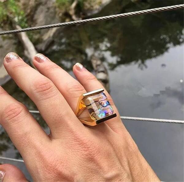 Γυναικείο δαχτυλίδι με πέτρα