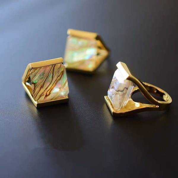 Γυναικείο δαχτυλίδι με πέτρα