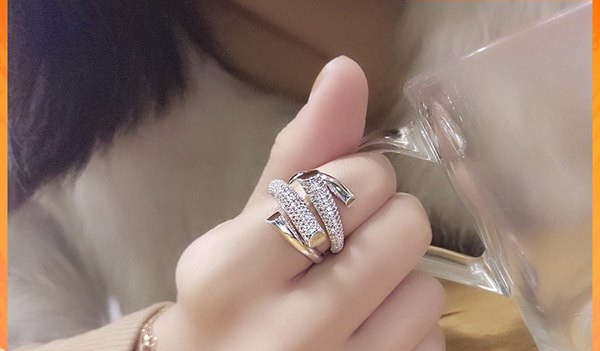 Γυναικείο δαχτυλίδι με πέτρες