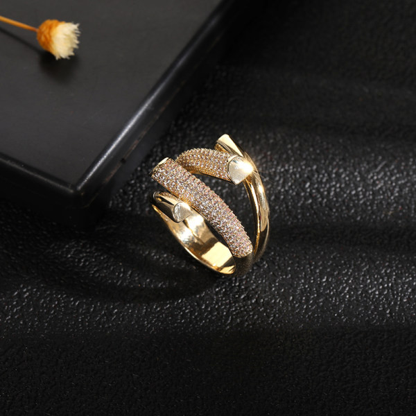 Γυναικείο δαχτυλίδι με πέτρες