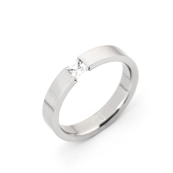 Γυναικείο δαχτυλίδι σε ασημί χρώμα με πέτρα