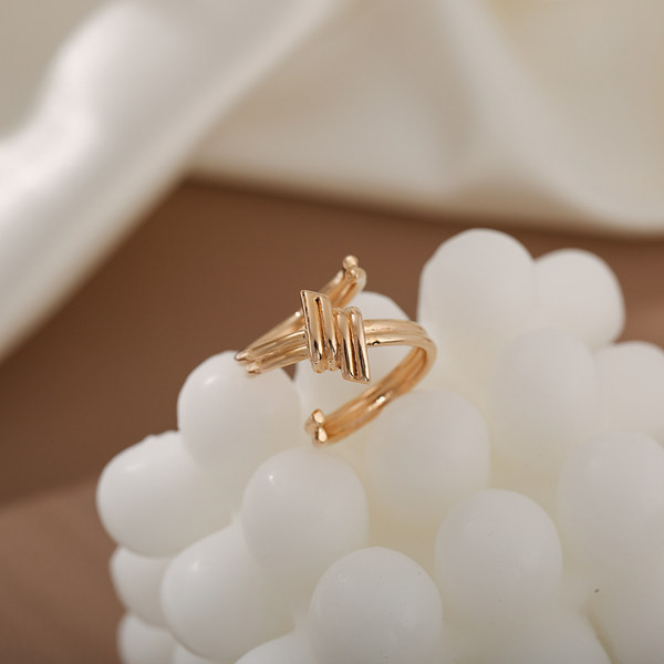 Μοντέρνο γυναικείο δαχτυλίδι - σε χρυσό χρώμα