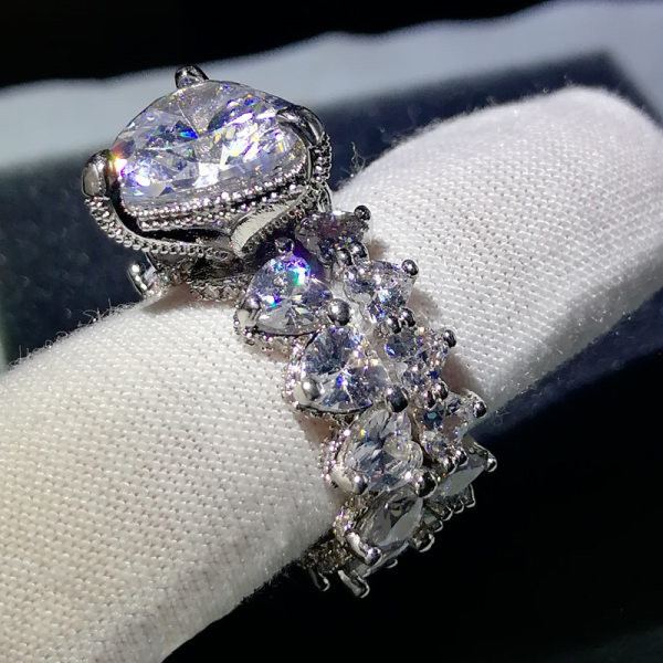 Κομψό γυναικείο δαχτυλίδι με χρωματιστή πέτρα