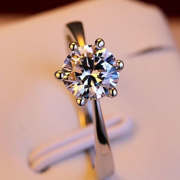 Κομψό λεπτό γυναικείο δαχτυλίδι με πέτρα