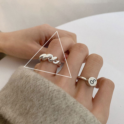 Γυναικείο δαχτυλίδι σε ασημί χρώμα σε δύο μοντέλα