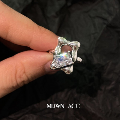 Γυναικείο δαχτυλίδι σε ασήμι, τετράγωνο σχήμα με πέτρα - δύο μοντέλα