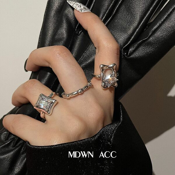 Γυναικείο δαχτυλίδι σε ασήμι, τετράγωνο σχήμα με πέτρα - δύο μοντέλα