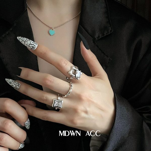 Γυναικείο δαχτυλίδι σε ασήμι, τετράγωνο σχήμα με πέτρα - δύο μοντέλα