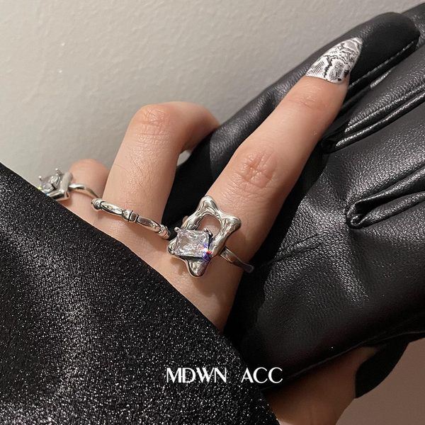 Γυναικείο δαχτυλίδι σε ασήμι, τετράγωνο σχήμα με πέτρα - δύο μοντέλα