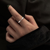 Γυναικείο μοντέρνο δαχτυλίδι σε ασημί χρώμα