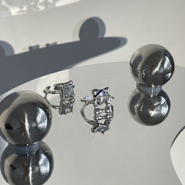 Γυναικείο δαχτυλίδι σε ασημί χρώμα - δύο μοντέλα