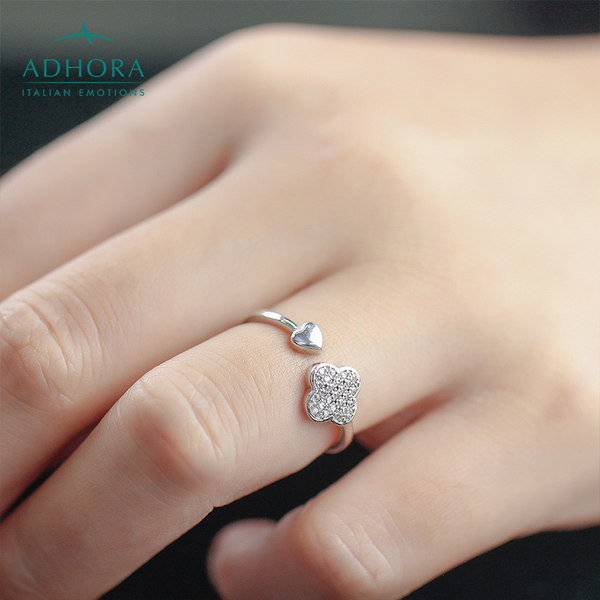 Ανοιχτό γυναικείο δαχτυλίδι σε ασήμι - ένα λουλούδι με λευκές πέτρες και μια καρδιά