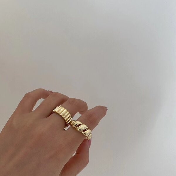 Γυναικείο μοντέρνο δαχτυλίδι σε δύο μοντέλα