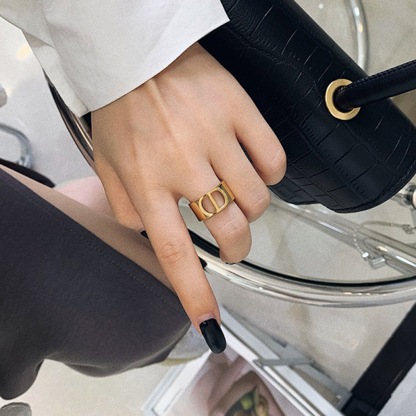 Μοντέρνο φαρδύ μοντέλο χρυσό γυναικείο δαχτυλίδι