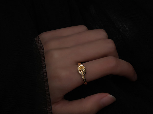 Inel de dama din aur cu decor