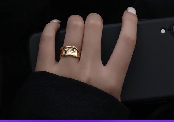 Κυματιστό γυναικείο δαχτυλίδι σε ασήμι ή χρυσό χρώμα