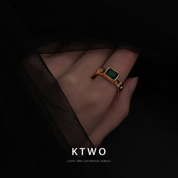 Ρυθμιζόμενο γυναικείο δαχτυλίδι σε χρυσό με πράσινη πέτρα