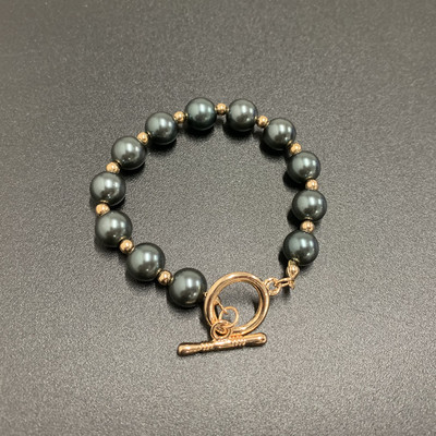 Γυναικείο  βραχιόλι από πέρλες με μεταλλικό δαχτυλίδι