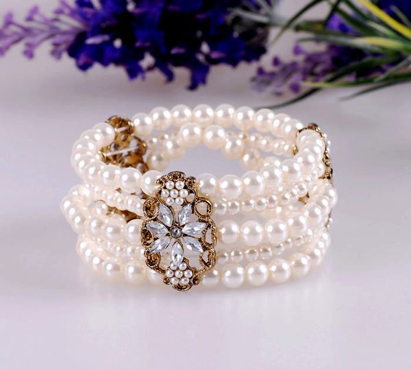 Многоредова гривна тип колба с перли и камъни