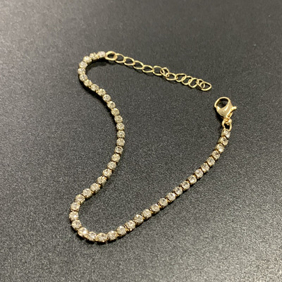 Γυναικείο ντελικάτο βραχιόλι με διακοσμητικές πέτρες