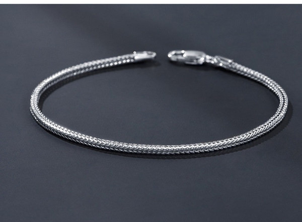 Svakodnevna ženska narukvica - srebrne boje