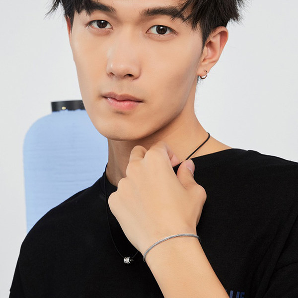 Svakodnevna ženska narukvica - srebrne boje