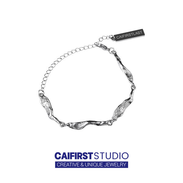 Γυναικείο βραχιόλι σε ασημί χρώμα