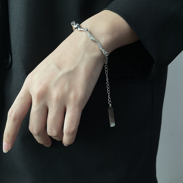 Γυναικείο βραχιόλι σε ασημί χρώμα