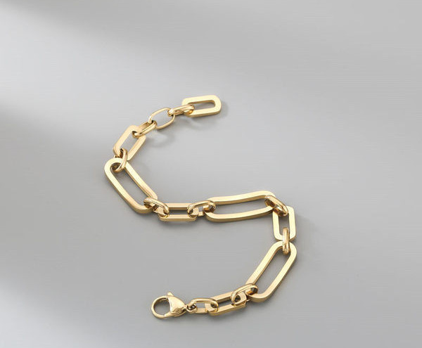 Γυναικείο βραχιόλι με μεγάλη πλέξη σε χρυσό χρώμα