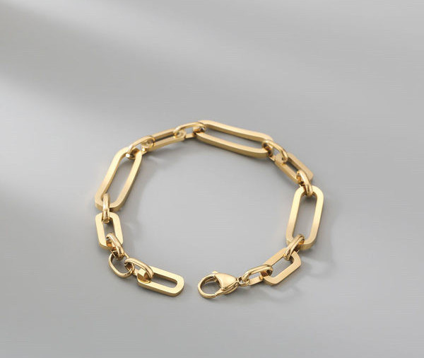 Γυναικείο βραχιόλι με μεγάλη πλέξη σε χρυσό χρώμα