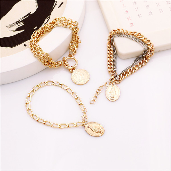 Γυναικείο βραχιόλι σε χρυσό χρώμα με μενταγιόν