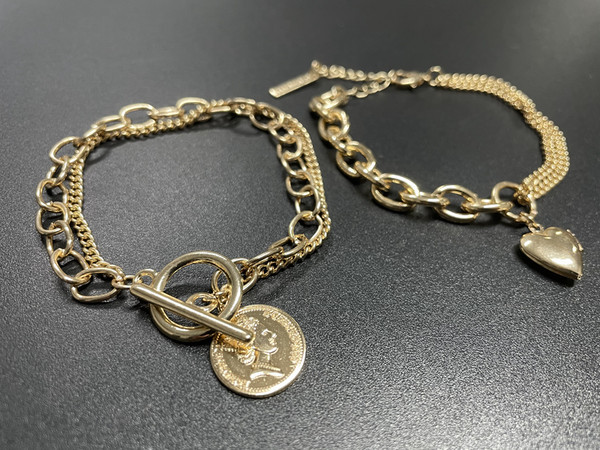 Βραχιόλι δύο σειρών σε χρυσό χρώμα με μενταγιόν - δύο μοντέλα