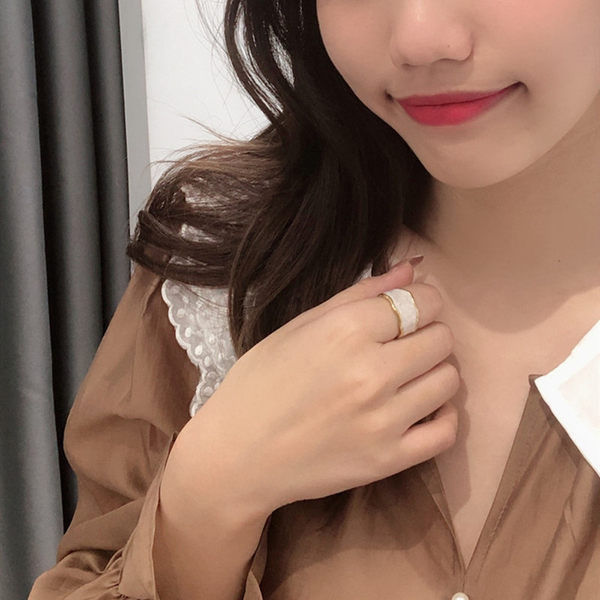 Νέο μοντέλο γυναικείο φαρδύ μονόχρωμο δαχτυλίδι