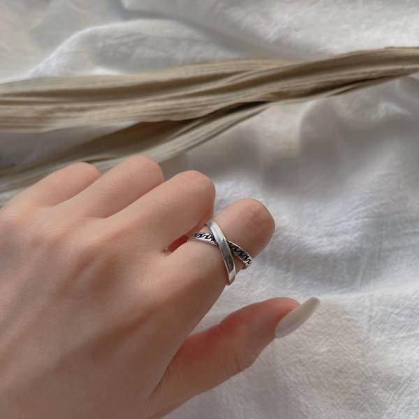 Γυναικείο δαχτυλίδι σε ασημί χρώμα - δύο μοντέλα