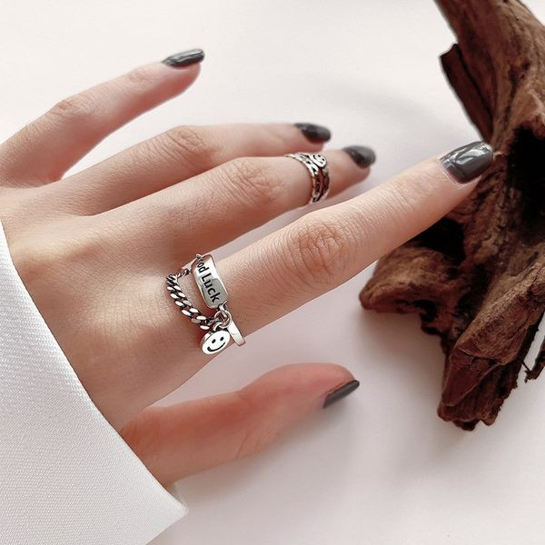 Дамски сребрист пръстен с висулка