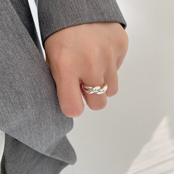 Μοντέρνο γυναικείο ασημένιο δαχτυλίδι μονόχρωμο μοντέλο