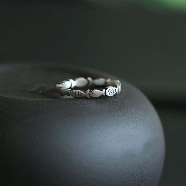 Ασημένιο χρώμα γυναικείο δαχτυλίδι με διακόσμηση ψαριού