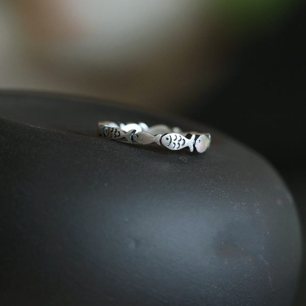 Ασημένιο χρώμα γυναικείο δαχτυλίδι με διακόσμηση ψαριού