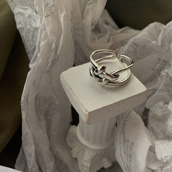 Srebrni podesivi prsten s pletivom