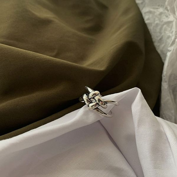 Srebrni podesivi prsten s pletivom