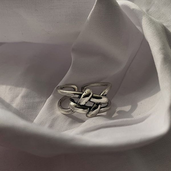 Srebrni podesivi prsten s pletivom