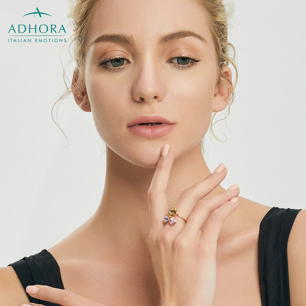 Модерен дамски пръстен с три цвята камъни