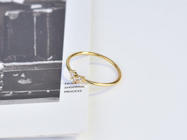 Γυναικείο δαχτυλίδι σε χρυσό χρώμα με πέτρα